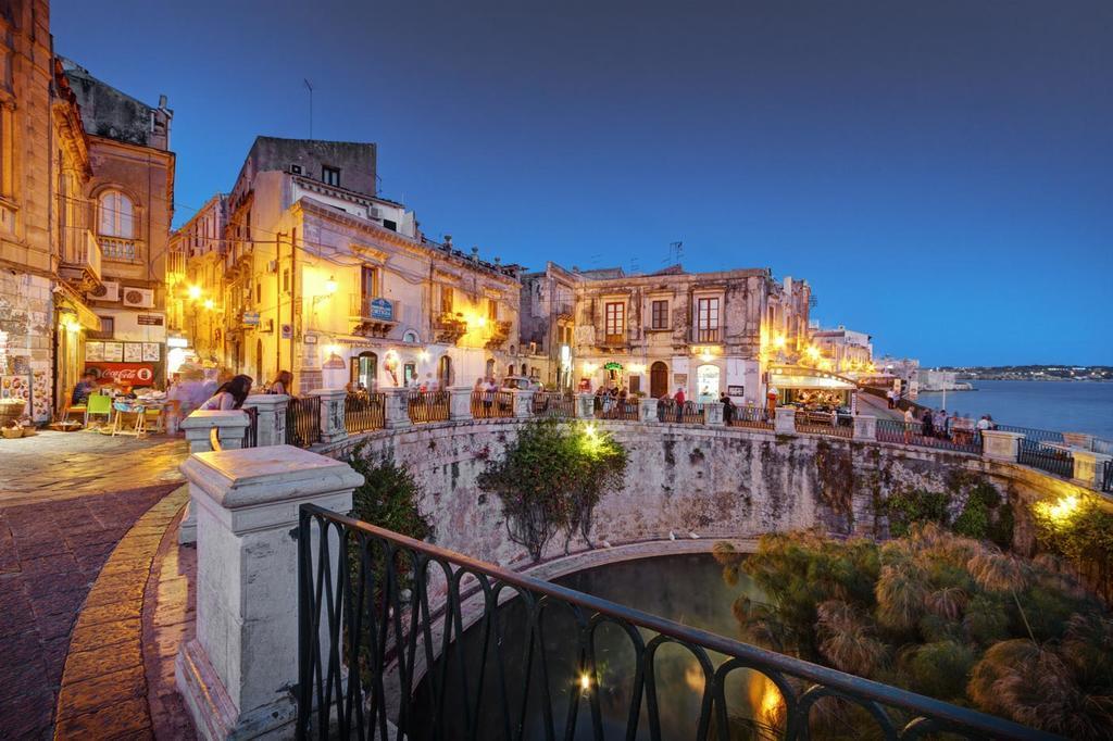 Amuni' Sicily Guest House Сиракузы Экстерьер фото