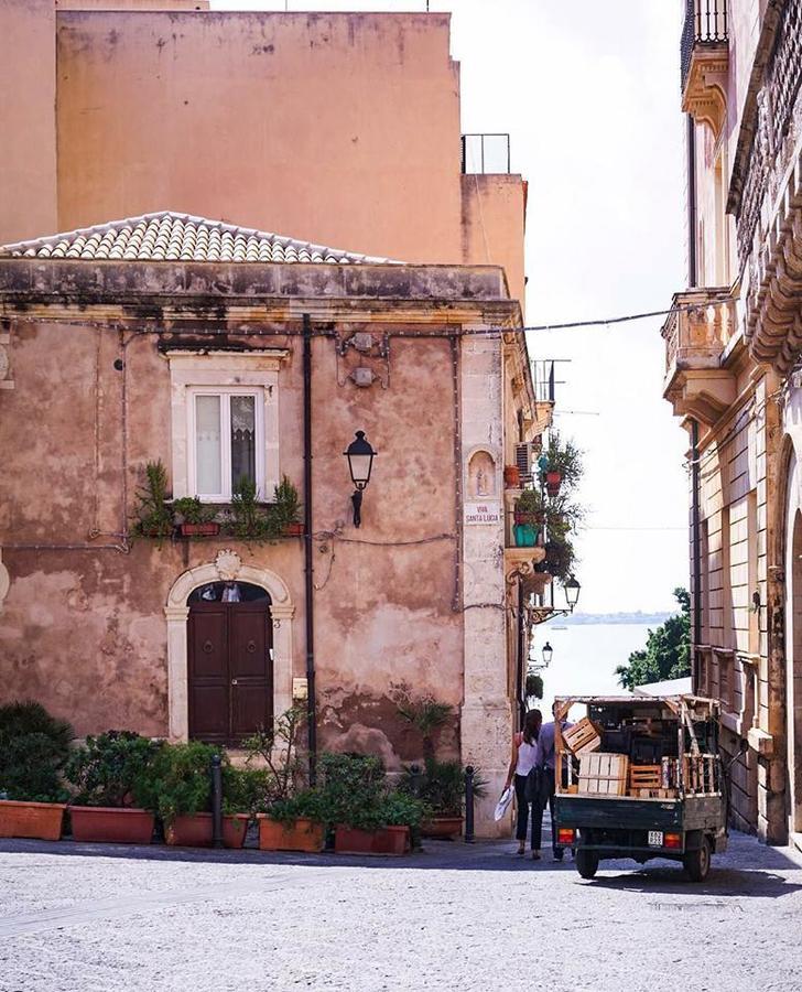 Amuni' Sicily Guest House Сиракузы Экстерьер фото